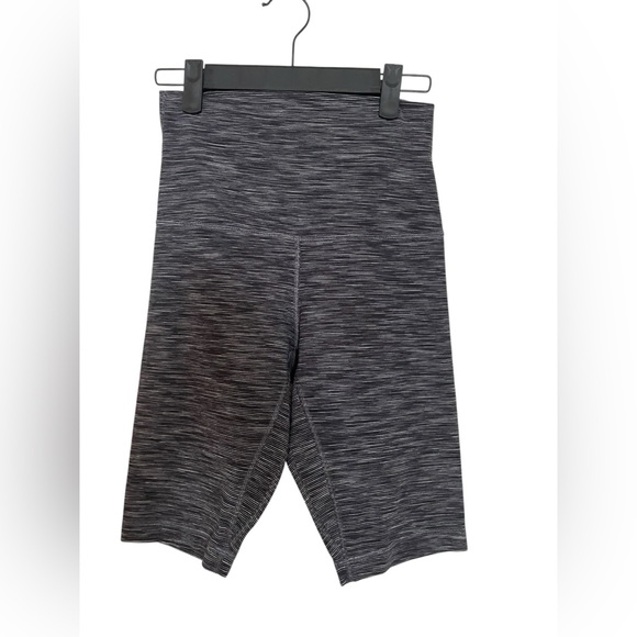 Lululemon Align Super High Rise Short 10" Black White Gray Striped Nulu Size 6 - Picture 1 of 6